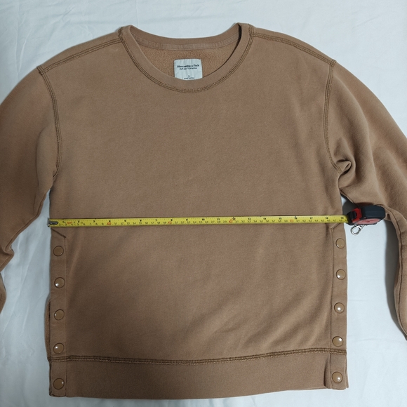 Abercrombie $ Flitch Tan Sweater - Picture 4 of 8